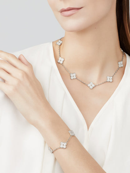 Lyxhalsband med fembladsklöver - 10 designersilver