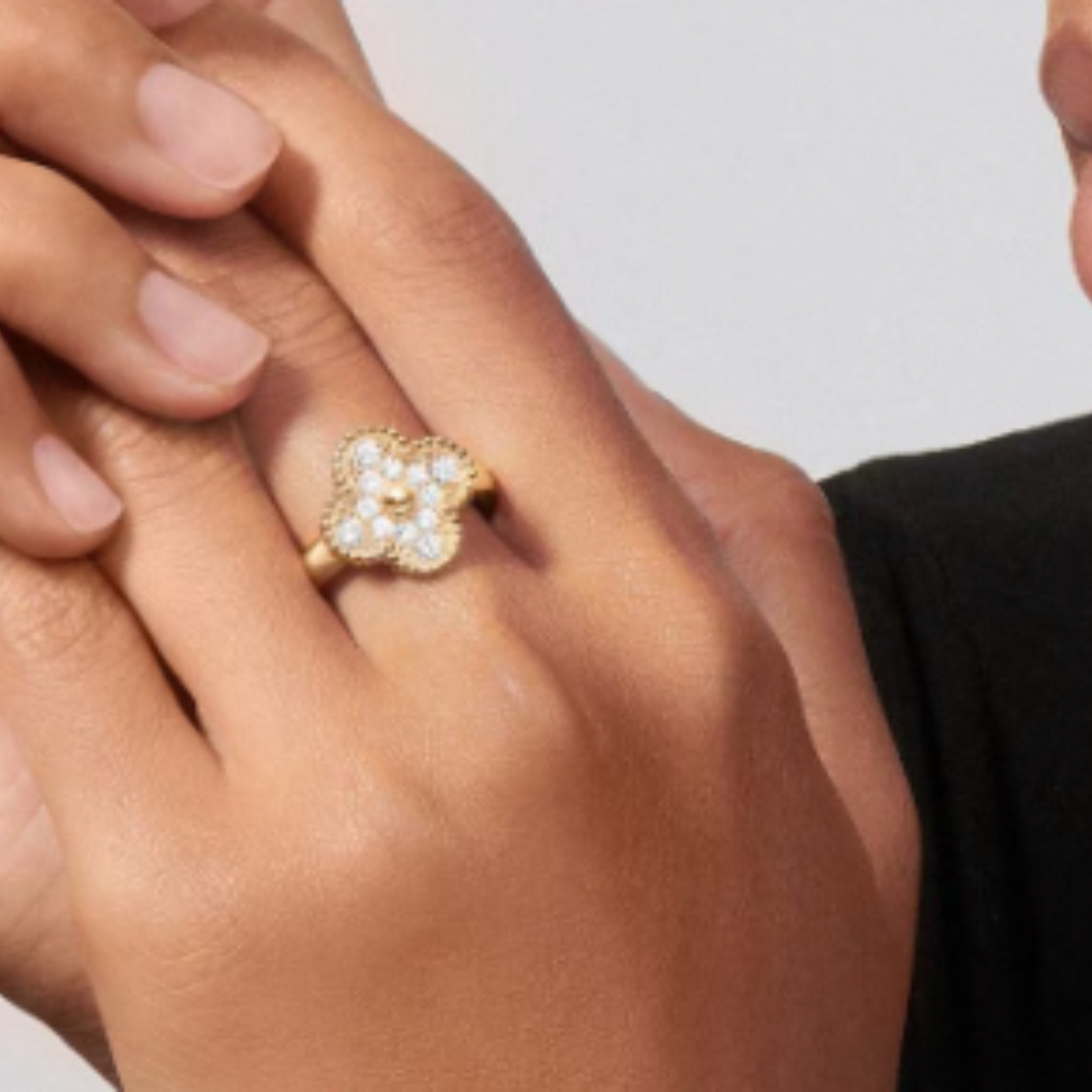Guldring med bärnsten och diamanter