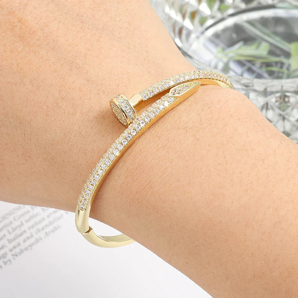 Hermiz armband med stenar