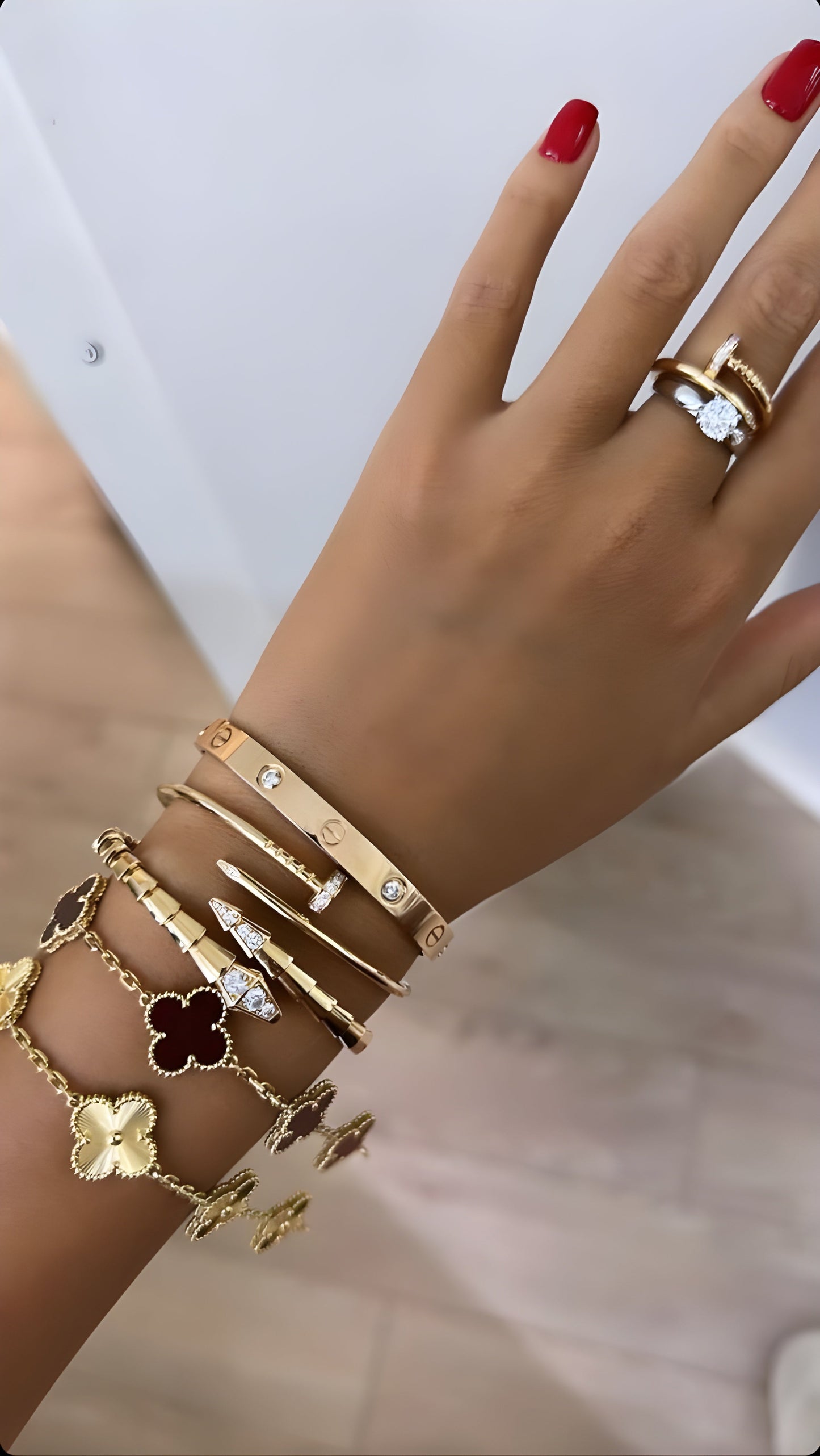 Elegant gyllene svart armbandsset