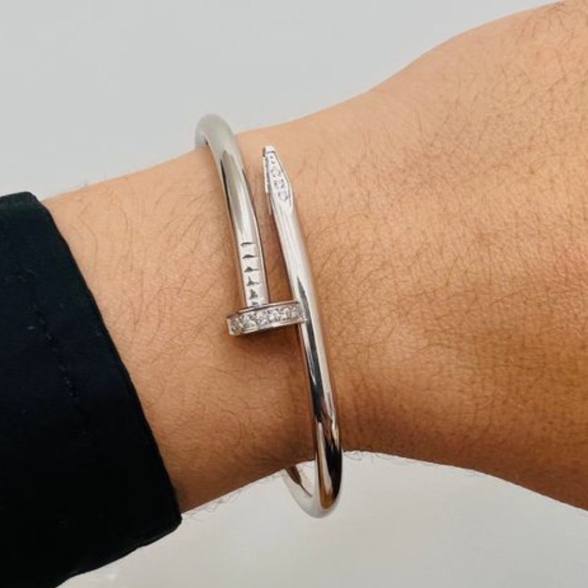 Lyxigt silverarmband med elegans